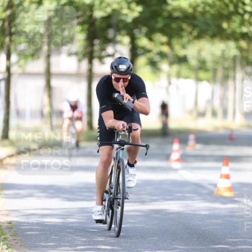 11.08.2024 - GEWOBA Citytriathlon Bremen H.Heesch http://msf.ph/oto/6779594 11.08.2024 11:47:58 Radfahren 760, 832, 906, 907, 918, 924, 928, 933 meine-sportfotos.de