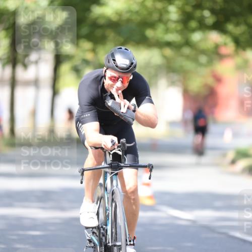 11.08.2024 - GEWOBA Citytriathlon Bremen H.Heesch http://msf.ph/oto/6779638 11.08.2024 11:47:58 Radfahren 760, 832, 906, 907, 918, 924, 928, 933 meine-sportfotos.de