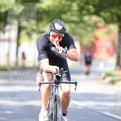 11.08.2024 - GEWOBA Citytriathlon Bremen H.Heesch http://msf.ph/oto/6779644 11.08.2024 11:47:58 Radfahren 760, 832, 906, 907, 918, 924, 928, 933 meine-sportfotos.de