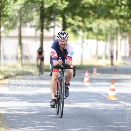 11.08.2024 - GEWOBA Citytriathlon Bremen H.Heesch http://msf.ph/oto/6779692 11.08.2024 11:48:00 Radfahren 760, 832, 906, 918, 924, 928 meine-sportfotos.de