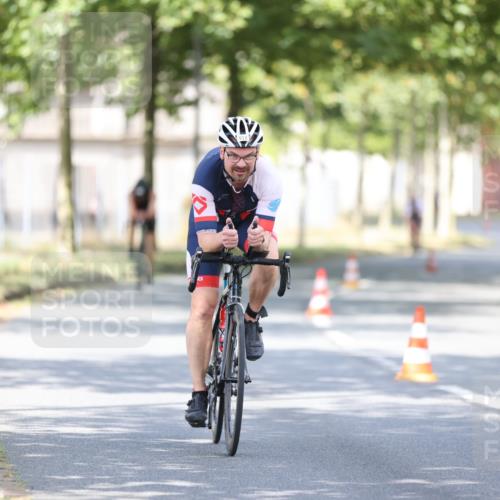 11.08.2024 - GEWOBA Citytriathlon Bremen H.Heesch http://msf.ph/oto/6779696 11.08.2024 11:48:00 Radfahren 760, 832, 906, 918, 924, 928 meine-sportfotos.de