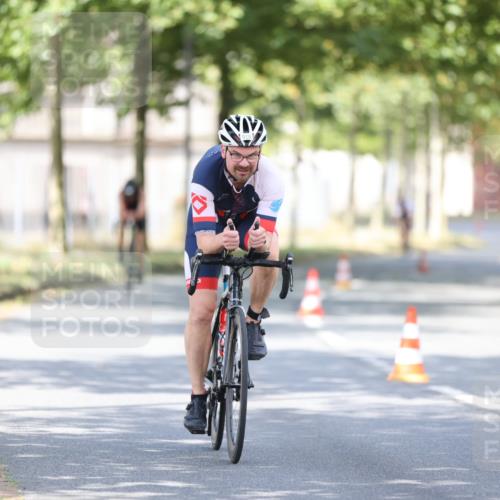 11.08.2024 - GEWOBA Citytriathlon Bremen H.Heesch http://msf.ph/oto/6779699 11.08.2024 11:48:00 Radfahren 760, 832, 906, 918, 924, 928 meine-sportfotos.de