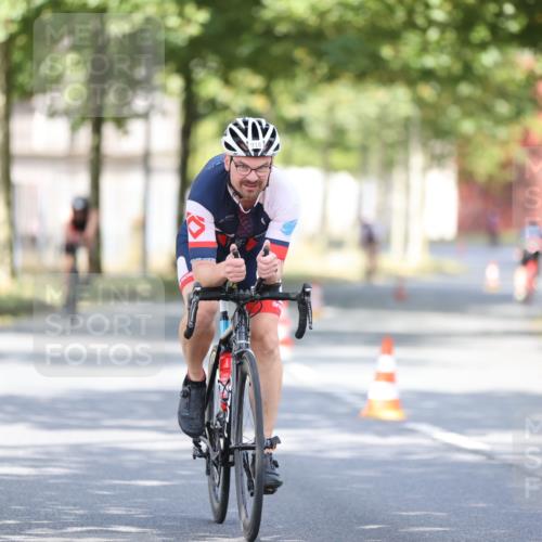 11.08.2024 - GEWOBA Citytriathlon Bremen H.Heesch http://msf.ph/oto/6779716 11.08.2024 11:48:01 Radfahren 760, 832, 906, 918, 924, 928 meine-sportfotos.de