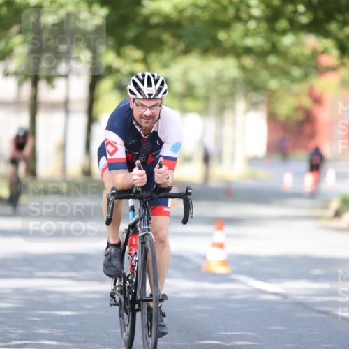 11.08.2024 - GEWOBA Citytriathlon Bremen H.Heesch http://msf.ph/oto/6779724 11.08.2024 11:48:01 Radfahren 760, 832, 906, 918, 924, 928 meine-sportfotos.de