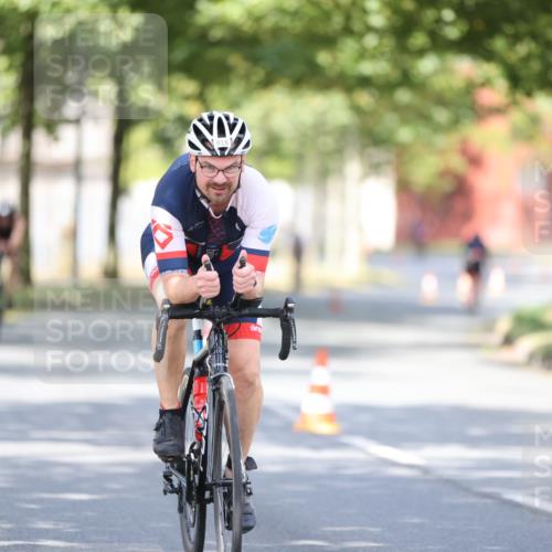 11.08.2024 - GEWOBA Citytriathlon Bremen H.Heesch http://msf.ph/oto/6779728 11.08.2024 11:48:01 Radfahren 760, 832, 906, 918, 924, 928 meine-sportfotos.de