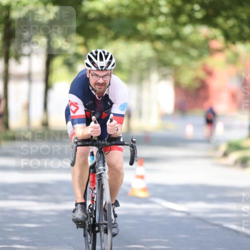 11.08.2024 - GEWOBA Citytriathlon Bremen H.Heesch http://msf.ph/oto/6779732 11.08.2024 11:48:01 Radfahren 760, 832, 906, 918, 924, 928 meine-sportfotos.de
