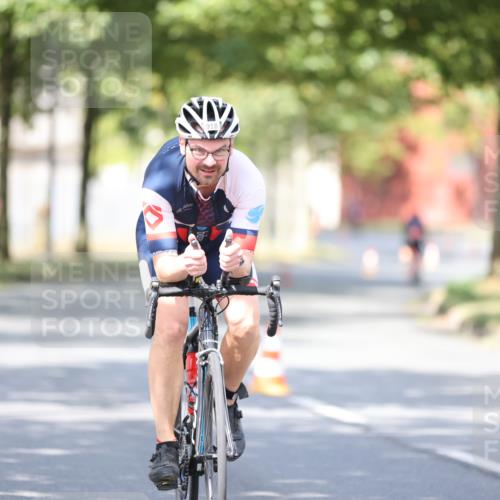 11.08.2024 - GEWOBA Citytriathlon Bremen H.Heesch http://msf.ph/oto/6779736 11.08.2024 11:48:01 Radfahren 760, 832, 906, 918, 924, 928 meine-sportfotos.de