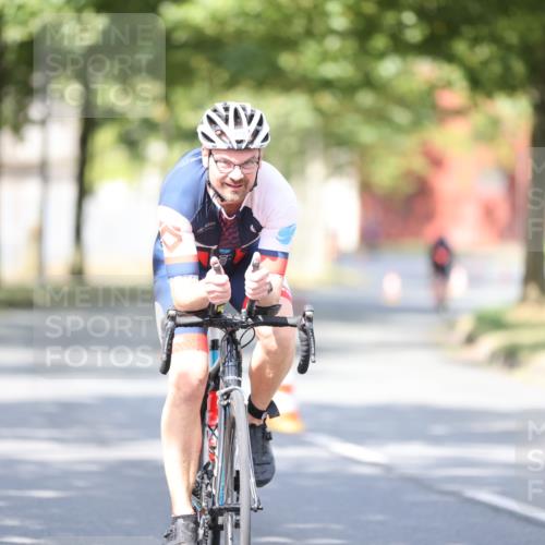 11.08.2024 - GEWOBA Citytriathlon Bremen H.Heesch http://msf.ph/oto/6779740 11.08.2024 11:48:01 Radfahren 760, 832, 906, 918, 924, 928 meine-sportfotos.de