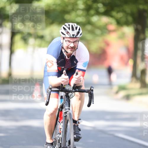 11.08.2024 - GEWOBA Citytriathlon Bremen H.Heesch http://msf.ph/oto/6779754 11.08.2024 11:48:01 Radfahren 760, 832, 906, 918, 924, 928 meine-sportfotos.de