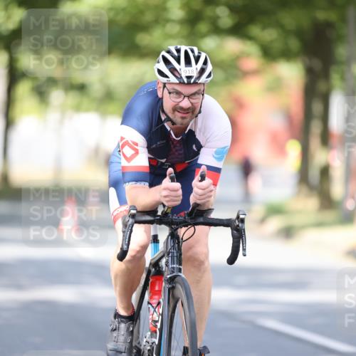 11.08.2024 - GEWOBA Citytriathlon Bremen H.Heesch http://msf.ph/oto/6779763 11.08.2024 11:48:01 Radfahren 760, 832, 906, 918, 924, 928 meine-sportfotos.de