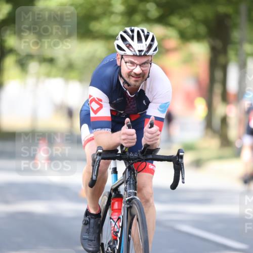 11.08.2024 - GEWOBA Citytriathlon Bremen H.Heesch http://msf.ph/oto/6779768 11.08.2024 11:48:01 Radfahren 760, 832, 906, 918, 924, 928 meine-sportfotos.de