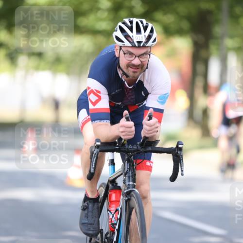 11.08.2024 - GEWOBA Citytriathlon Bremen H.Heesch http://msf.ph/oto/6779773 11.08.2024 11:48:01 Radfahren 760, 832, 906, 918, 924, 928 meine-sportfotos.de