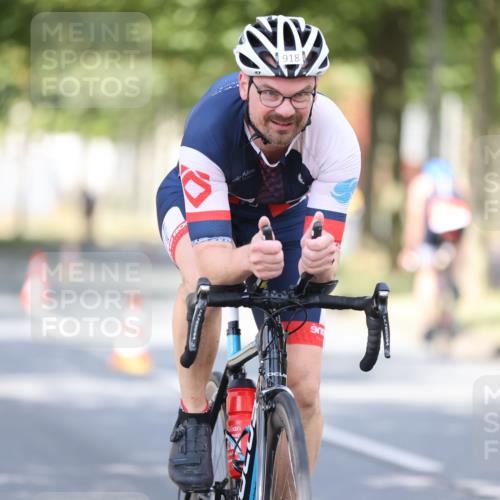 11.08.2024 - GEWOBA Citytriathlon Bremen H.Heesch http://msf.ph/oto/6779777 11.08.2024 11:48:01 Radfahren 760, 832, 906, 918, 924, 928 meine-sportfotos.de