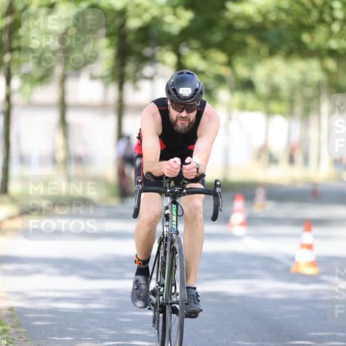 11.08.2024 - GEWOBA Citytriathlon Bremen H.Heesch http://msf.ph/oto/6779793 11.08.2024 11:48:04 Radfahren 760, 809, 906, 918, 924, 928 meine-sportfotos.de