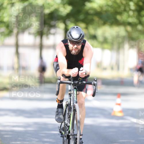 11.08.2024 - GEWOBA Citytriathlon Bremen H.Heesch http://msf.ph/oto/6779806 11.08.2024 11:48:05 Radfahren 760, 809, 906, 918, 924, 928 meine-sportfotos.de