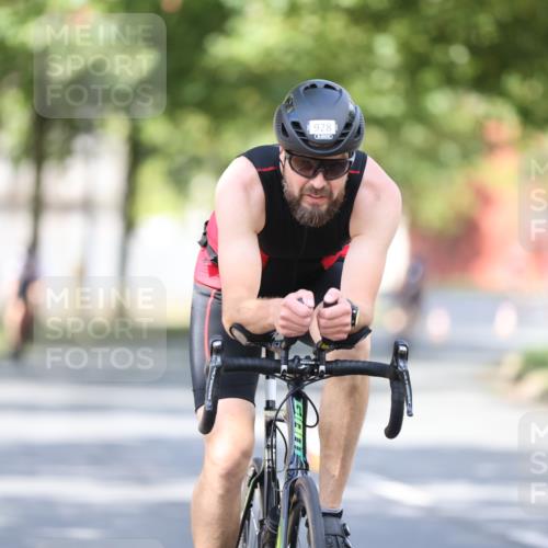 11.08.2024 - GEWOBA Citytriathlon Bremen H.Heesch http://msf.ph/oto/6779838 11.08.2024 11:48:05 Radfahren 760, 809, 906, 918, 924, 928 meine-sportfotos.de