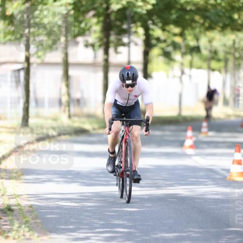 11.08.2024 - GEWOBA Citytriathlon Bremen H.Heesch http://msf.ph/oto/6779871 11.08.2024 11:48:08 Radfahren 760, 809, 851, 886, 906, 918, 928 meine-sportfotos.de