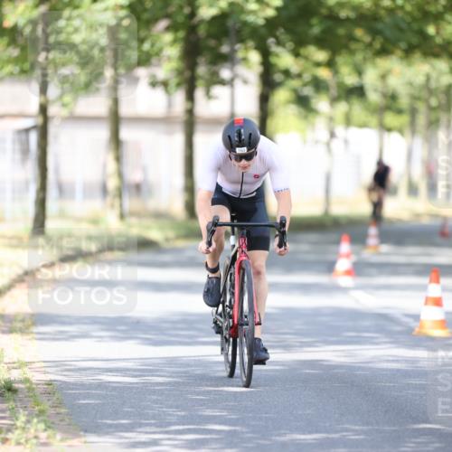 11.08.2024 - GEWOBA Citytriathlon Bremen H.Heesch http://msf.ph/oto/6779882 11.08.2024 11:48:09 Radfahren 760, 809, 851, 886, 906, 918, 928 meine-sportfotos.de