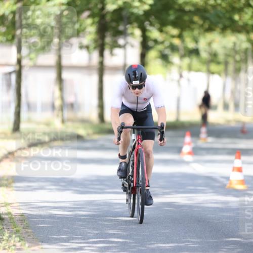 11.08.2024 - GEWOBA Citytriathlon Bremen H.Heesch http://msf.ph/oto/6779890 11.08.2024 11:48:09 Radfahren 760, 809, 851, 886, 906, 918, 928 meine-sportfotos.de
