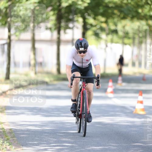 11.08.2024 - GEWOBA Citytriathlon Bremen H.Heesch http://msf.ph/oto/6779894 11.08.2024 11:48:09 Radfahren 760, 809, 851, 886, 906, 918, 928 meine-sportfotos.de