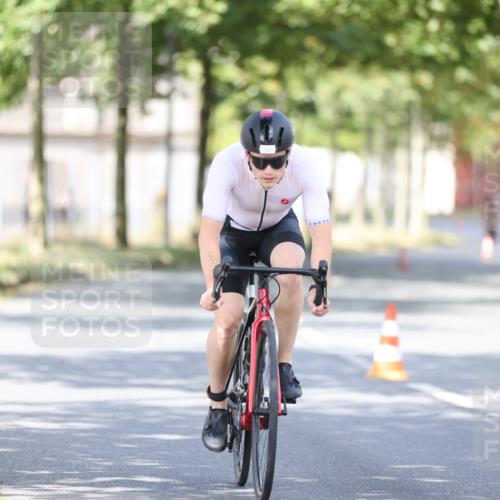 11.08.2024 - GEWOBA Citytriathlon Bremen H.Heesch http://msf.ph/oto/6779904 11.08.2024 11:48:09 Radfahren 760, 809, 851, 886, 906, 918, 928 meine-sportfotos.de