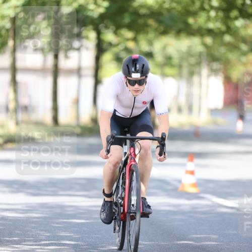 11.08.2024 - GEWOBA Citytriathlon Bremen H.Heesch http://msf.ph/oto/6779910 11.08.2024 11:48:09 Radfahren 760, 809, 851, 886, 906, 918, 928 meine-sportfotos.de