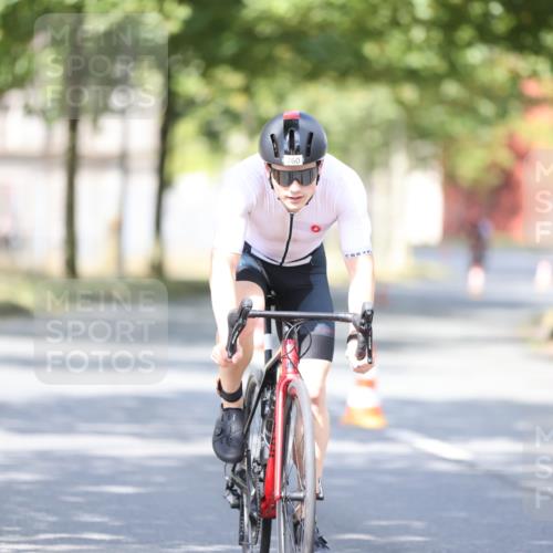 11.08.2024 - GEWOBA Citytriathlon Bremen H.Heesch http://msf.ph/oto/6779921 11.08.2024 11:48:09 Radfahren 760, 809, 851, 886, 906, 918, 928 meine-sportfotos.de