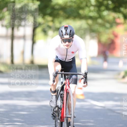 11.08.2024 - GEWOBA Citytriathlon Bremen H.Heesch http://msf.ph/oto/6779923 11.08.2024 11:48:09 Radfahren 760, 809, 851, 886, 906, 918, 928 meine-sportfotos.de