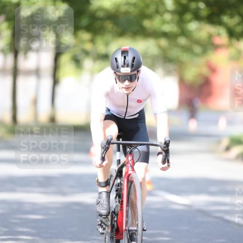 11.08.2024 - GEWOBA Citytriathlon Bremen H.Heesch http://msf.ph/oto/6779928 11.08.2024 11:48:09 Radfahren 760, 809, 851, 886, 906, 918, 928 meine-sportfotos.de