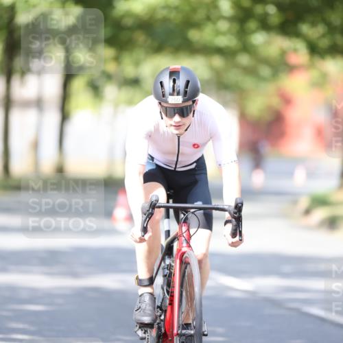 11.08.2024 - GEWOBA Citytriathlon Bremen H.Heesch http://msf.ph/oto/6779932 11.08.2024 11:48:09 Radfahren 760, 809, 851, 886, 906, 918, 928 meine-sportfotos.de
