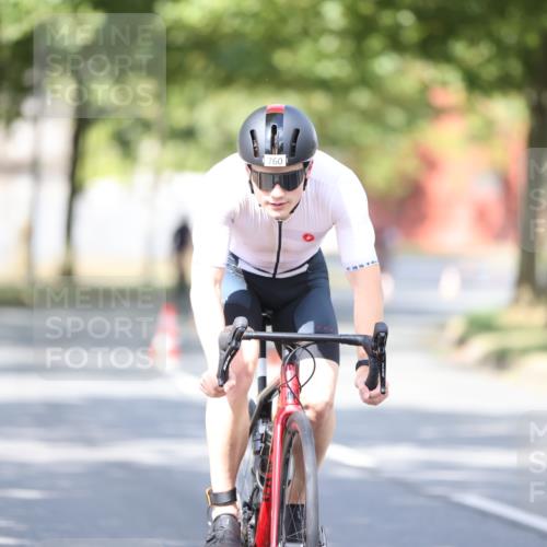 11.08.2024 - GEWOBA Citytriathlon Bremen H.Heesch http://msf.ph/oto/6779934 11.08.2024 11:48:09 Radfahren 760, 809, 851, 886, 906, 918, 928 meine-sportfotos.de