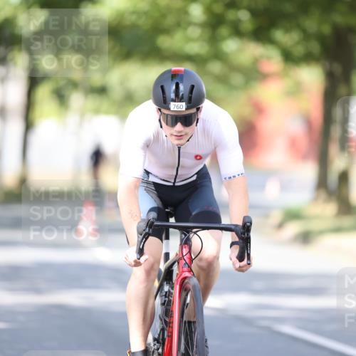 11.08.2024 - GEWOBA Citytriathlon Bremen H.Heesch http://msf.ph/oto/6779940 11.08.2024 11:48:09 Radfahren 760, 809, 851, 886, 906, 918, 928 meine-sportfotos.de