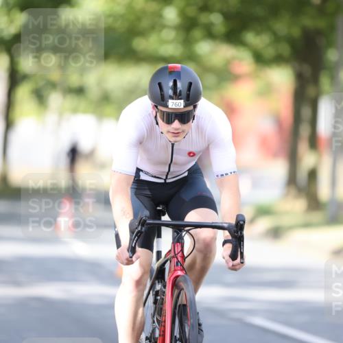 11.08.2024 - GEWOBA Citytriathlon Bremen H.Heesch http://msf.ph/oto/6779945 11.08.2024 11:48:10 Radfahren 760, 809, 851, 886, 906, 918, 928 meine-sportfotos.de