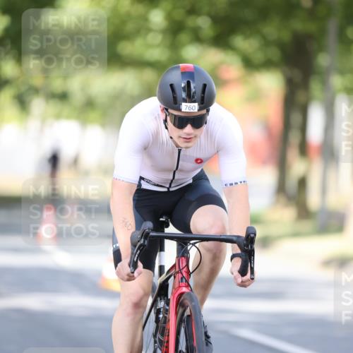 11.08.2024 - GEWOBA Citytriathlon Bremen H.Heesch http://msf.ph/oto/6779950 11.08.2024 11:48:10 Radfahren 760, 809, 851, 886, 906, 918, 928 meine-sportfotos.de