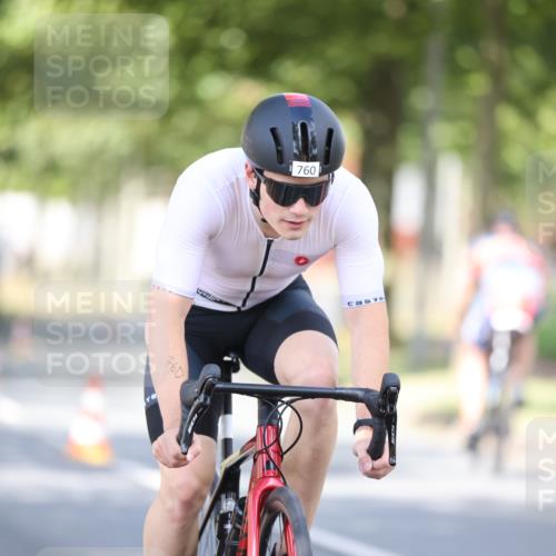 11.08.2024 - GEWOBA Citytriathlon Bremen H.Heesch http://msf.ph/oto/6779958 11.08.2024 11:48:10 Radfahren 760, 809, 851, 886, 906, 918, 928 meine-sportfotos.de