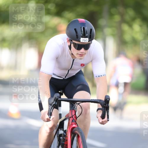 11.08.2024 - GEWOBA Citytriathlon Bremen H.Heesch http://msf.ph/oto/6779961 11.08.2024 11:48:10 Radfahren 760, 809, 851, 886, 906, 918, 928 meine-sportfotos.de