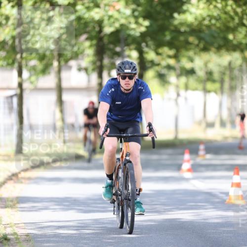 11.08.2024 - GEWOBA Citytriathlon Bremen H.Heesch http://msf.ph/oto/6779967 11.08.2024 11:48:17 Radfahren 760, 809, 847, 851, 886, 928, 1025 meine-sportfotos.de