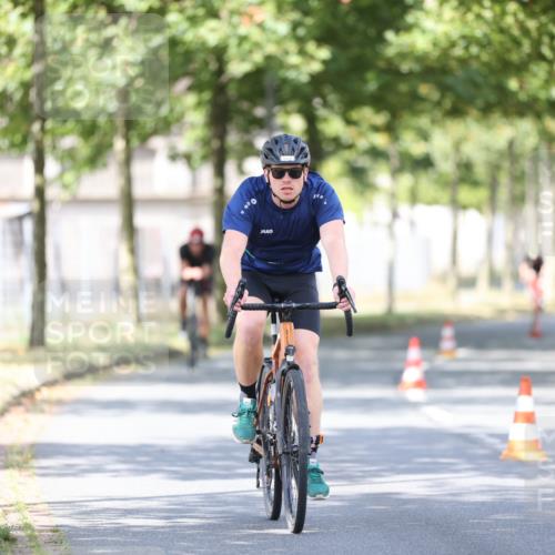 11.08.2024 - GEWOBA Citytriathlon Bremen H.Heesch http://msf.ph/oto/6779970 11.08.2024 11:48:17 Radfahren 760, 809, 847, 851, 886, 928, 1025 meine-sportfotos.de