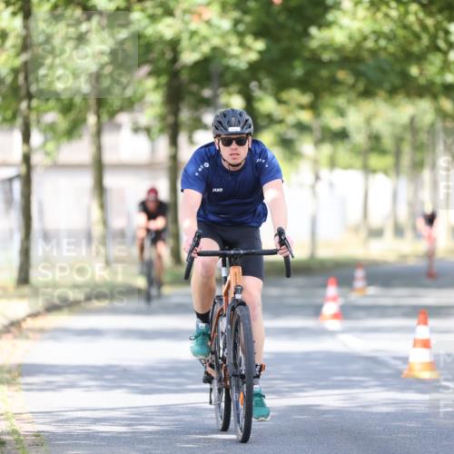 11.08.2024 - GEWOBA Citytriathlon Bremen H.Heesch http://msf.ph/oto/6779974 11.08.2024 11:48:17 Radfahren 760, 809, 847, 851, 886, 928, 1025 meine-sportfotos.de