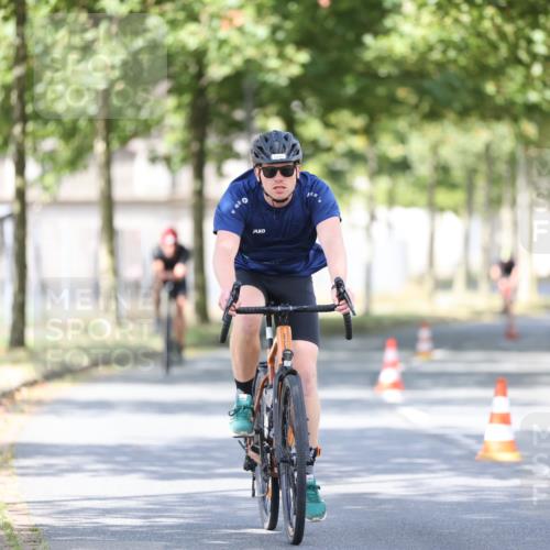 11.08.2024 - GEWOBA Citytriathlon Bremen H.Heesch http://msf.ph/oto/6779979 11.08.2024 11:48:17 Radfahren 760, 809, 847, 851, 886, 928, 1025 meine-sportfotos.de