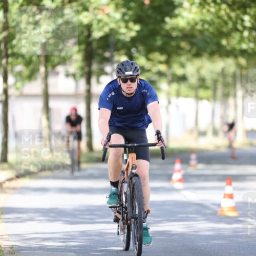 11.08.2024 - GEWOBA Citytriathlon Bremen H.Heesch http://msf.ph/oto/6779984 11.08.2024 11:48:17 Radfahren 760, 809, 847, 851, 886, 928, 1025 meine-sportfotos.de