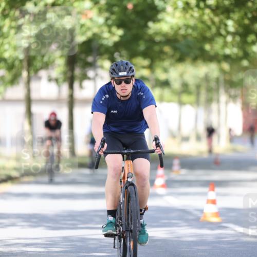 11.08.2024 - GEWOBA Citytriathlon Bremen H.Heesch http://msf.ph/oto/6779996 11.08.2024 11:48:17 Radfahren 760, 809, 847, 851, 886, 928, 1025 meine-sportfotos.de