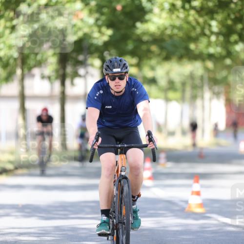 11.08.2024 - GEWOBA Citytriathlon Bremen H.Heesch http://msf.ph/oto/6780000 11.08.2024 11:48:17 Radfahren 760, 809, 847, 851, 886, 928, 1025 meine-sportfotos.de