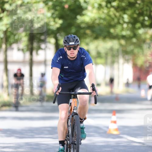 11.08.2024 - GEWOBA Citytriathlon Bremen H.Heesch http://msf.ph/oto/6780006 11.08.2024 11:48:17 Radfahren 760, 809, 847, 851, 886, 928, 1025 meine-sportfotos.de