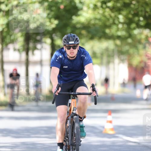 11.08.2024 - GEWOBA Citytriathlon Bremen H.Heesch http://msf.ph/oto/6780011 11.08.2024 11:48:17 Radfahren 760, 809, 847, 851, 886, 928, 1025 meine-sportfotos.de