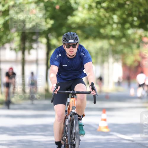 11.08.2024 - GEWOBA Citytriathlon Bremen H.Heesch http://msf.ph/oto/6780015 11.08.2024 11:48:17 Radfahren 760, 809, 847, 851, 886, 928, 1025 meine-sportfotos.de