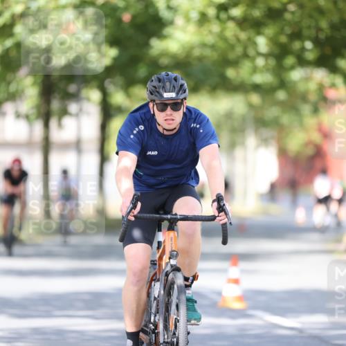 11.08.2024 - GEWOBA Citytriathlon Bremen H.Heesch http://msf.ph/oto/6780018 11.08.2024 11:48:17 Radfahren 760, 809, 847, 851, 886, 928, 1025 meine-sportfotos.de