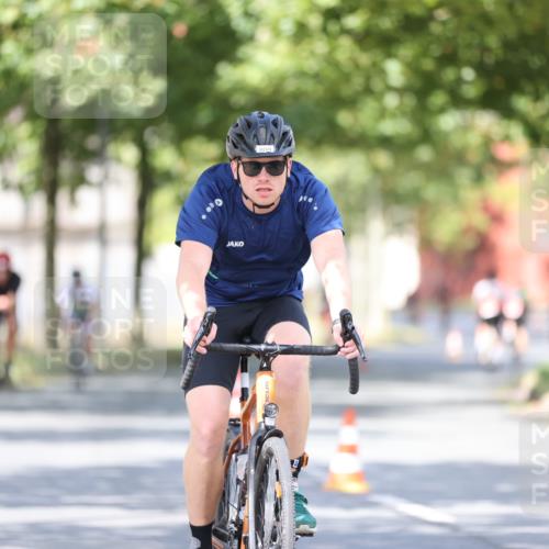11.08.2024 - GEWOBA Citytriathlon Bremen H.Heesch http://msf.ph/oto/6780022 11.08.2024 11:48:17 Radfahren 760, 809, 847, 851, 886, 928, 1025 meine-sportfotos.de