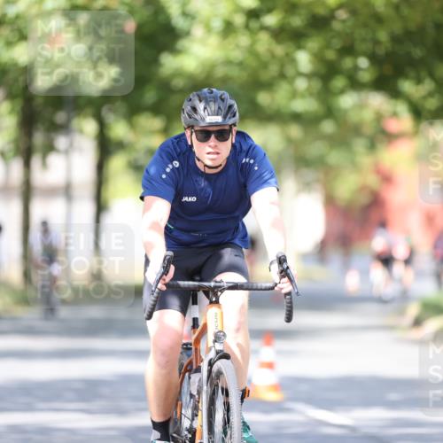 11.08.2024 - GEWOBA Citytriathlon Bremen H.Heesch http://msf.ph/oto/6780027 11.08.2024 11:48:18 Radfahren 760, 809, 847, 851, 886, 1025 meine-sportfotos.de