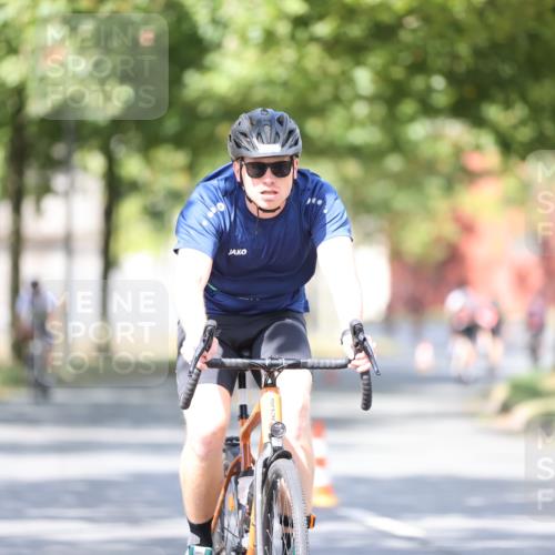 11.08.2024 - GEWOBA Citytriathlon Bremen H.Heesch http://msf.ph/oto/6780030 11.08.2024 11:48:18 Radfahren 760, 809, 847, 851, 886, 1025 meine-sportfotos.de